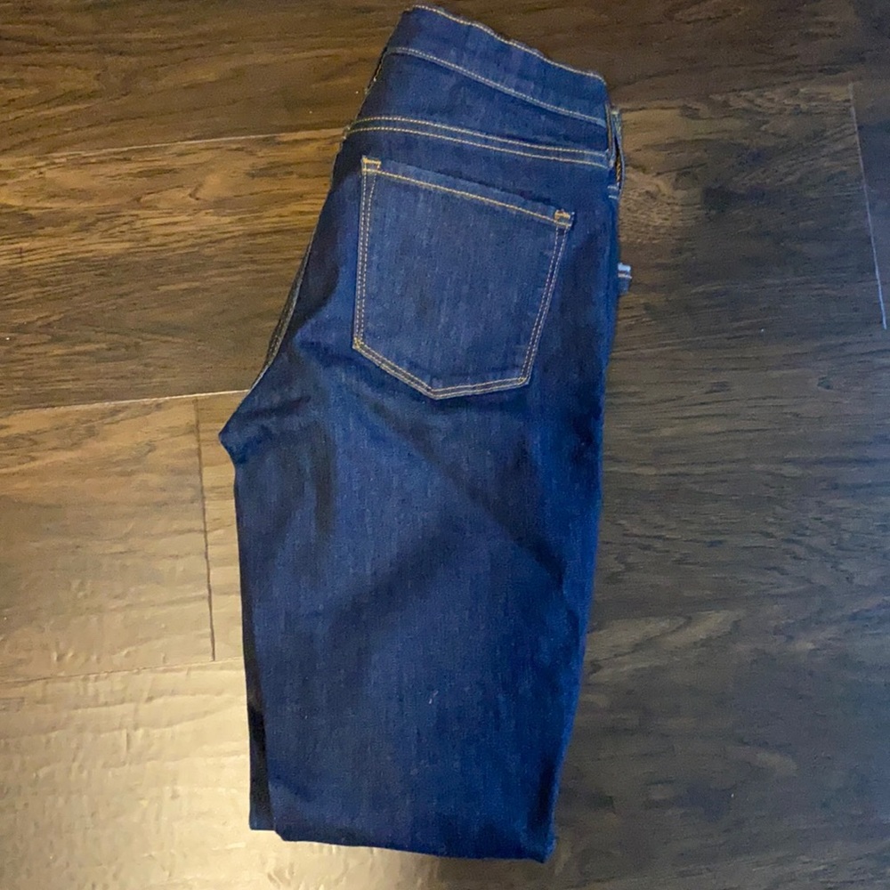 Skinny gap jeans, high waisted!